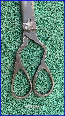 Antique Vintage Old Time Fashioned Hand Forged Iron Made Scissor Classic Style