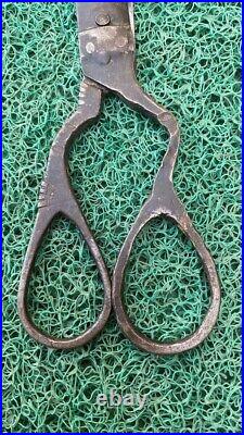 Antique Vintage Old Time Fashioned Hand Forged Iron Made Scissor Classic Style