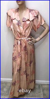 VTG 1940s OLD HOLLYWOOD Rayon Satin DRESSING GOWN with ROSES & LILAC BLOSSOMS
