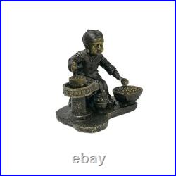 Vintage Bronze Color Metal Old Style Dressing Kid Grinding Pose Statue ws4742