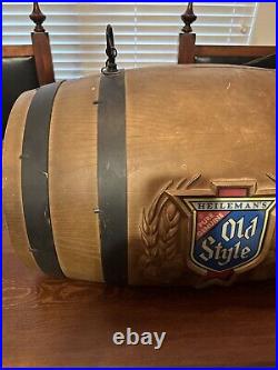 Vintage Heileman's Old Style Beer Pure Genuine Hanging Barrel Light