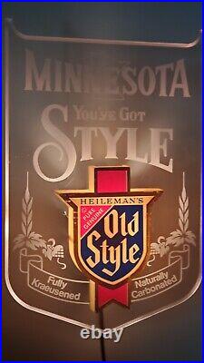 Vintage circa 1981 MINNESOTA Old Style LIGHTED Beer Sign